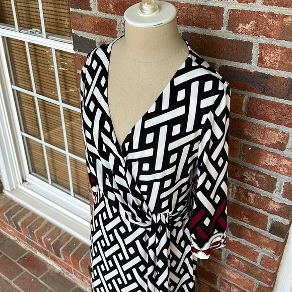 White House Black Market Geometric Print Dress - Picture 3 of 7